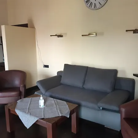 Einliegerwohnung 1 Mit Garage Apartment *